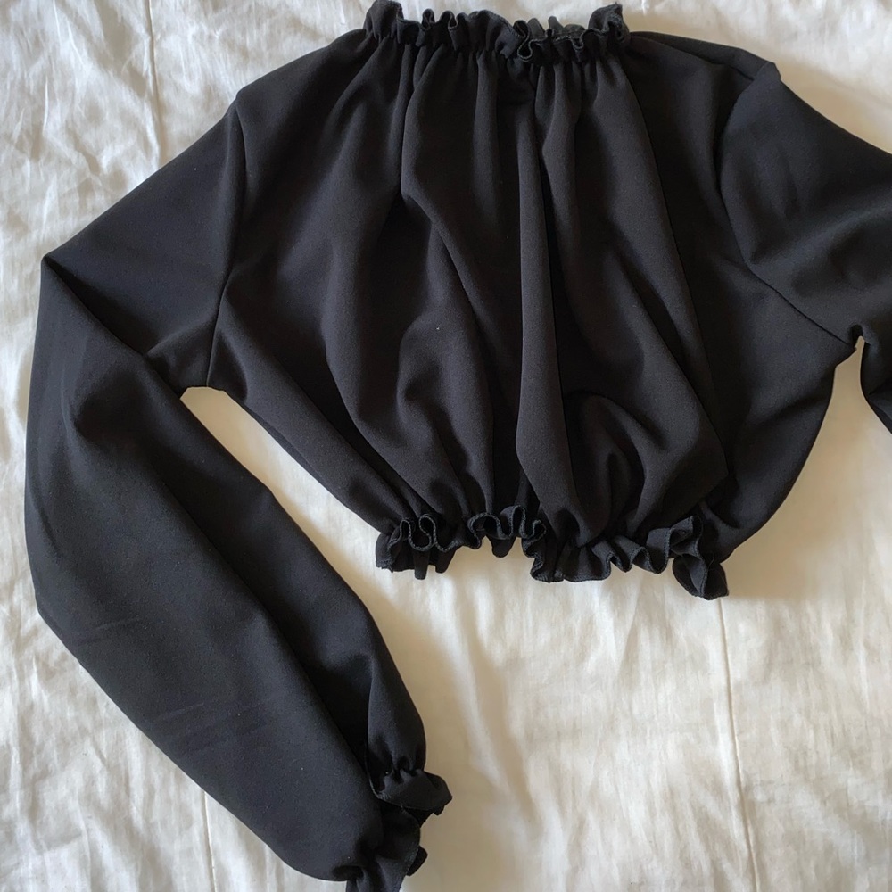 RUFFLE CROP TOP
